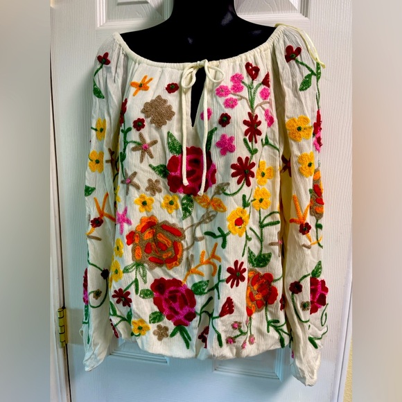 Beautiful Floral embroidery top-Small - Picture 2 of 7